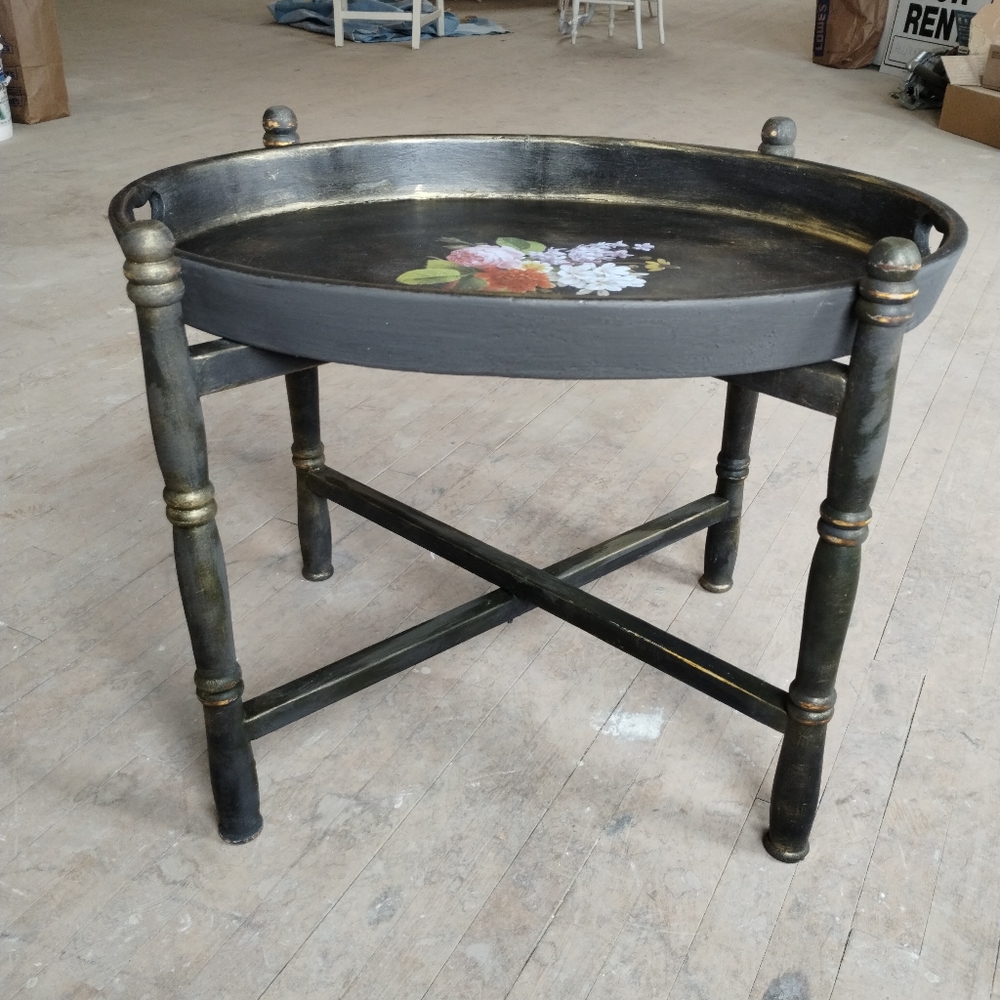 Tray table - Picture 2 of 5